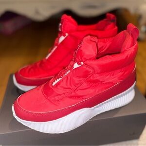 NWT - Sorel Out N About III Puffy Zip waterproof boot in a vibrant red